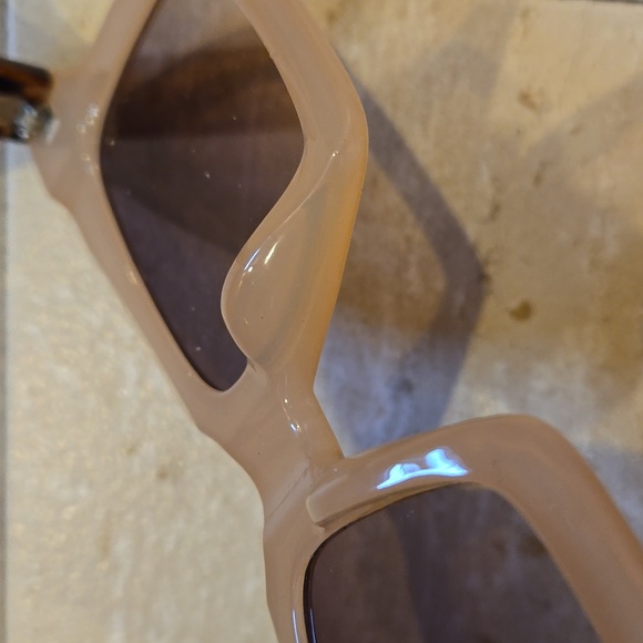 NWT Luv Betsey by Betsey Johnson Unique Shark Eye Animal Print Sunglasses - Picture 6 of 8